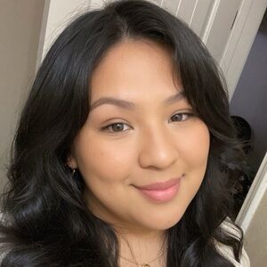 Meet your Posher, Adelina